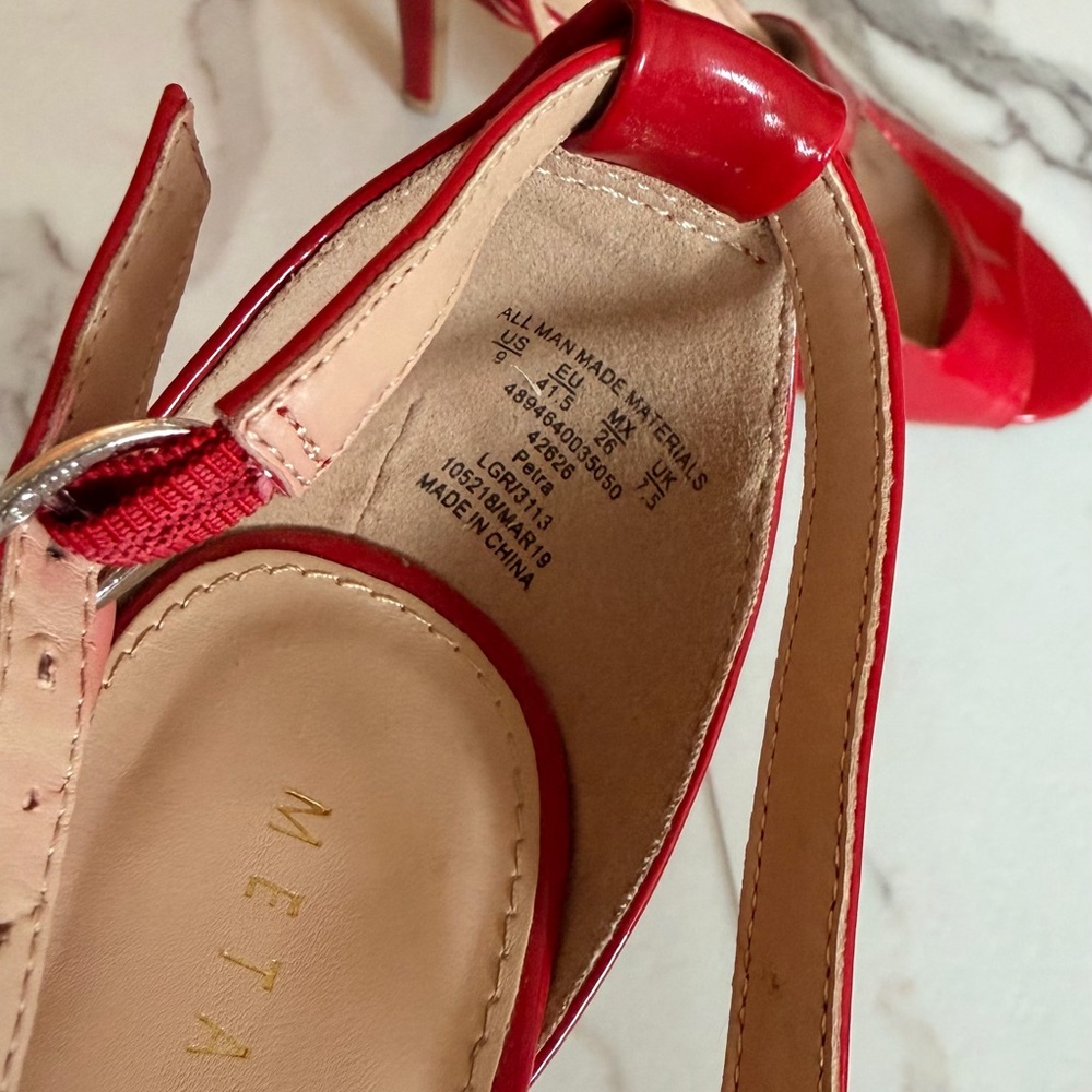 Red Heels - Picture 4 of 7